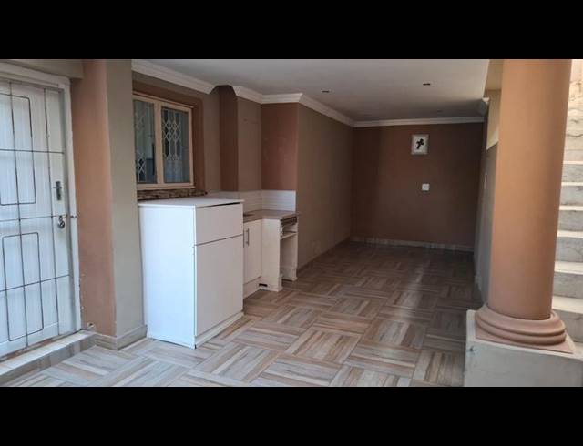 3 BEDROOM HOUSE FOR SALE IN MONTFORD